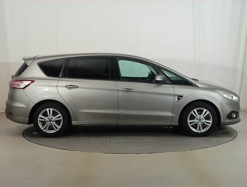 Ford S-MAX (2016) 2.0 TDCi, 7 míst, Navi - fotka 6 z 14
