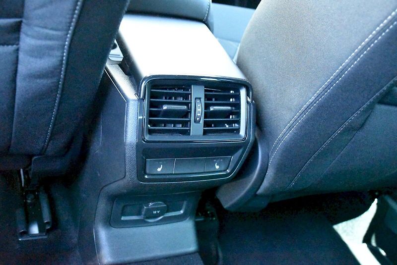 Škoda Karoq (2025) Sportline 2.0 TDI 110kW - fotka 26 z 34