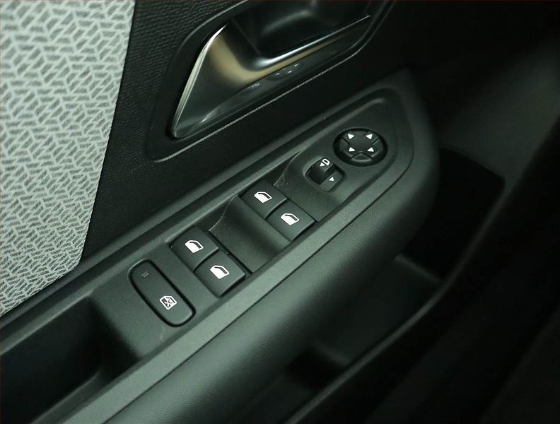 Citroën C4 X (2023) 1.2 PureTech - fotka 16 z 16