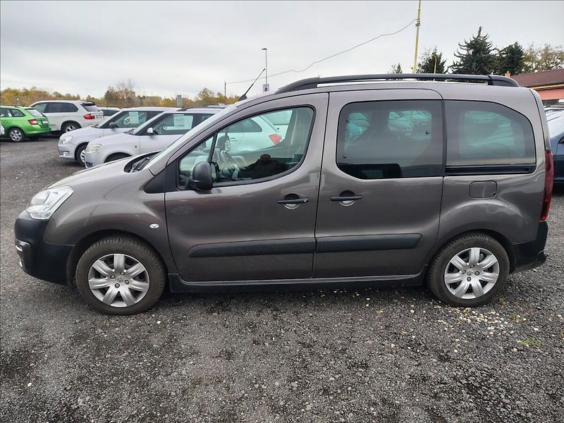 Peugeot Partner 1,2 - fotka 4 z 18