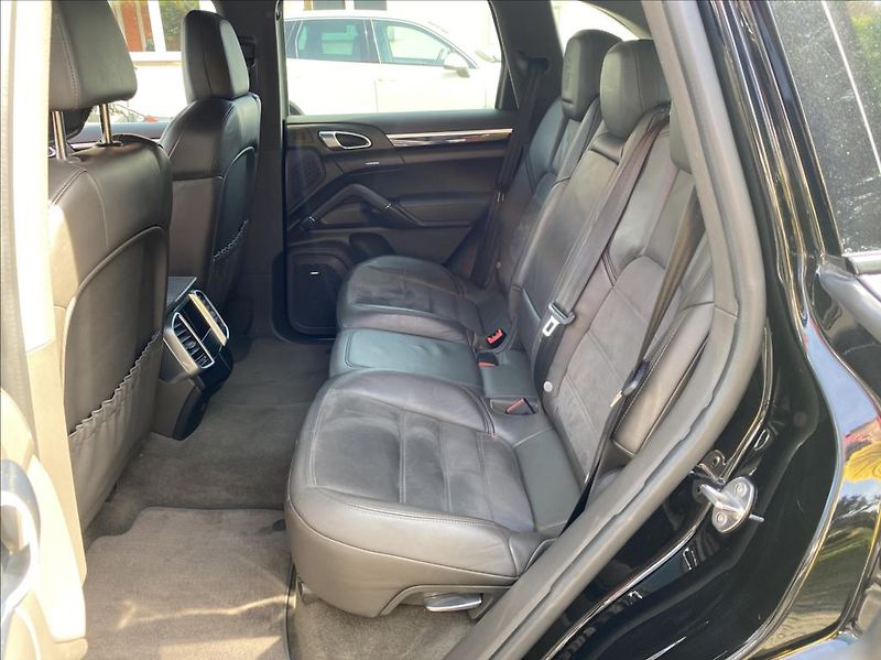 Porsche Cayenne 3,0 D  PLATINUM EDITION SPORT - fotka 12 z 44