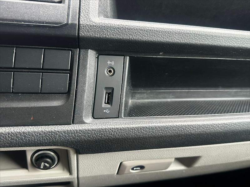 Volkswagen Caravelle 2.0TDI 110kW DSG - fotka 32 z 38