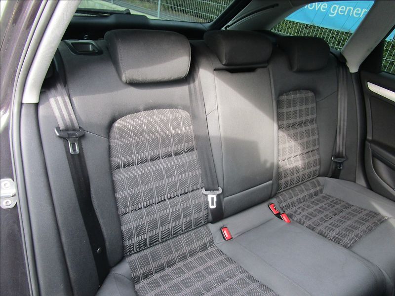 Audi A4 Avant 3.0TDi V6 Quattro, Bi-xe - fotka 25 z 41