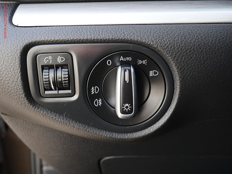 Volkswagen Sharan (2014) 2.0 TDI, panorama, autoAC - fotka 18 z 21