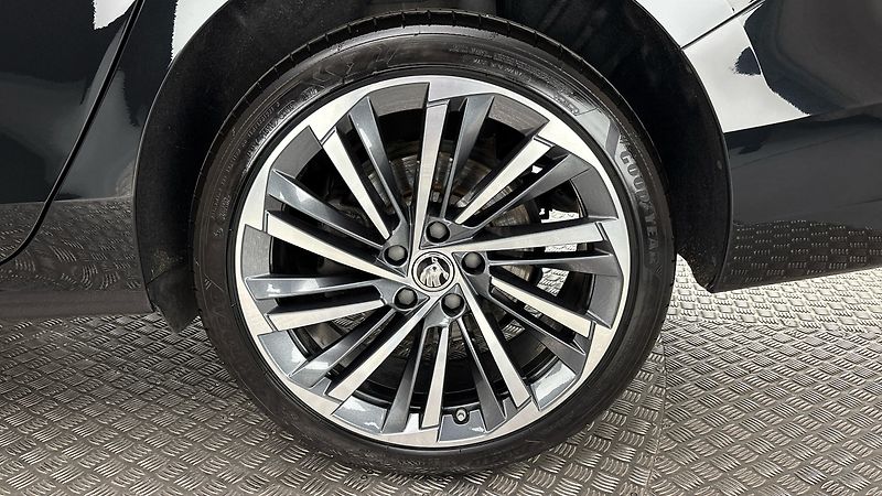 Škoda Superb 2.0 TDI DSG 4x4 L&K - fotka 19 z 35