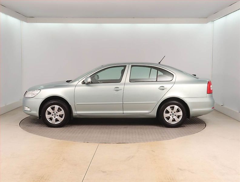 Škoda Octavia (2011) Ambiente 1.4 TSI, Serv.kniha - fotka 3 z 15