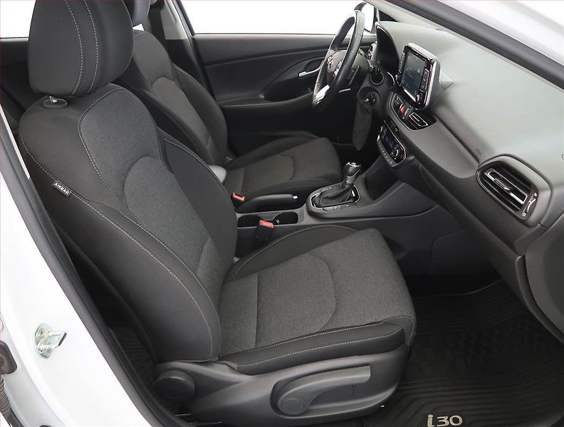 Hyundai i30 (2021) 1.6 CRDi, Automat, ČR,1.maj - fotka 9 z 21
