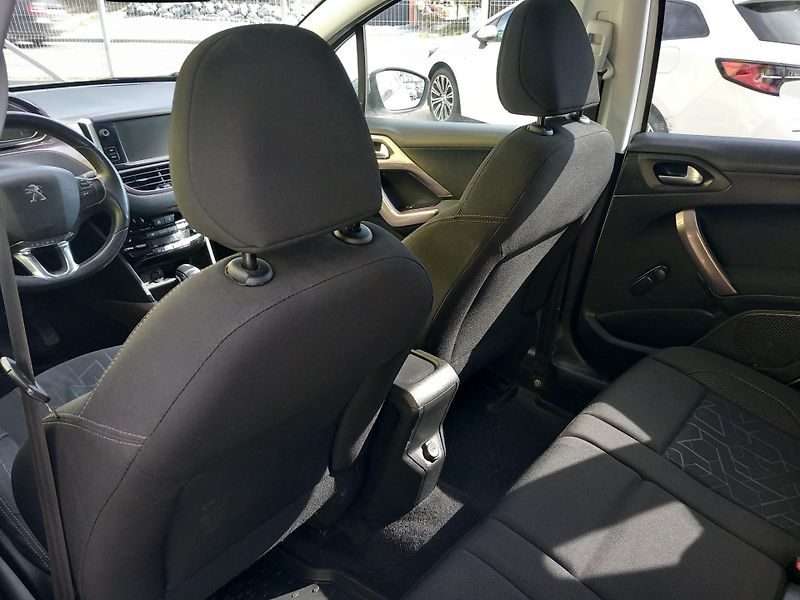 Peugeot 2008 (2015) 1,6HDi STYLE NAVI VYHŘ.SED. - fotka 12 z 38