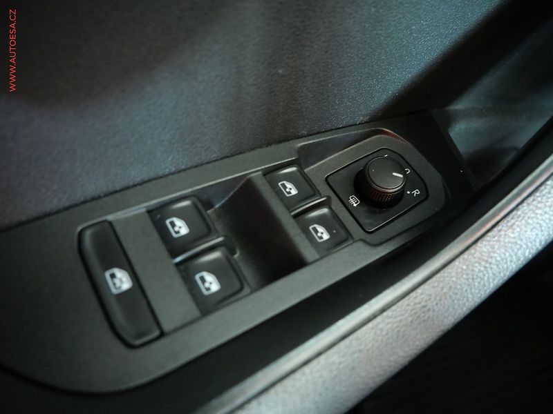 Škoda Karoq (2018) 2.0TDi 4x4, ČR, Ambition, TZ - fotka 14 z 22
