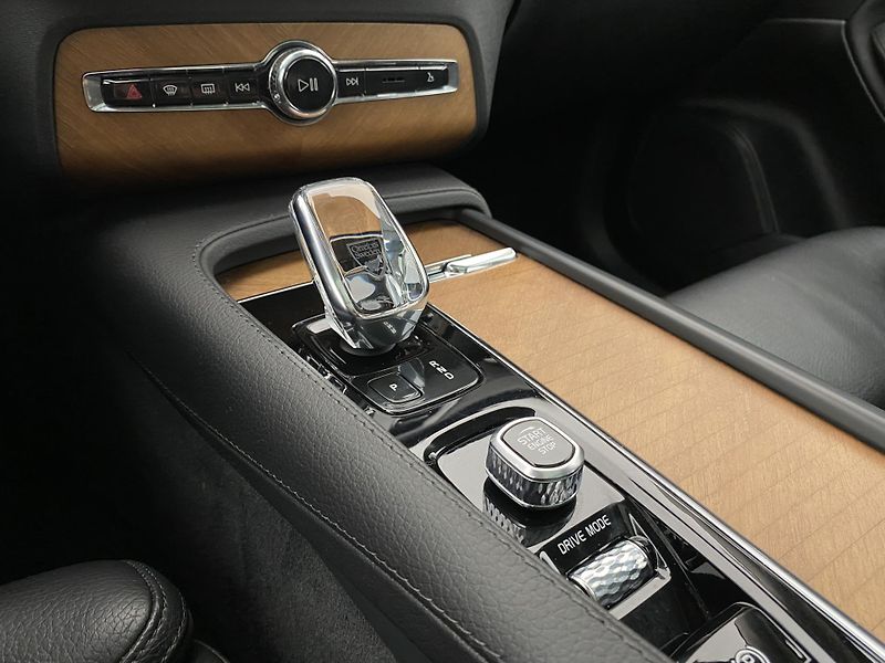 Volvo XC90 B5 AWD INSCRIPTION REZERVACE - fotka 26 z 46