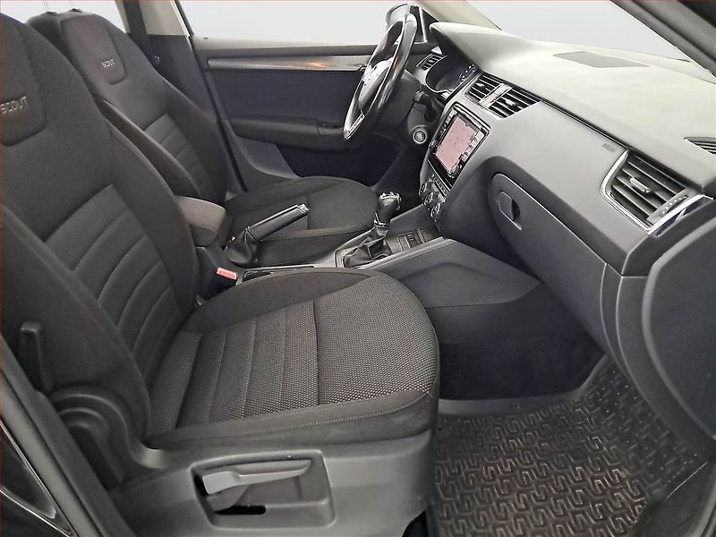 Škoda Octavia (2016) Scout 2.0 TDI, 4X4, Automat - fotka 9 z 18
