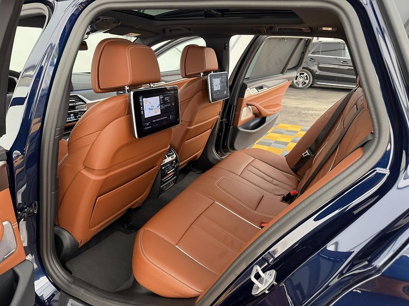 BMW Řada 5 530e*4x4*DPH*Top Výbava* - fotka 12 z 42