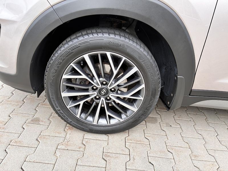 Hyundai Tucson 1.6T-GDI 130kW REZERVACE - fotka 33 z 40