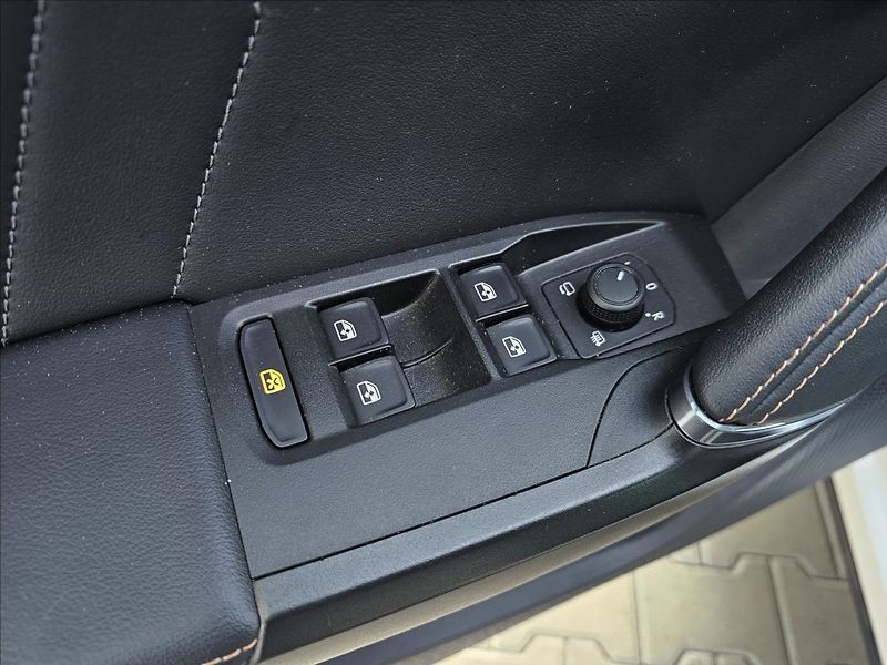 Cupra Formentor 1,4 eTSi 150KW eHYBRID DSG - fotka 16 z 48