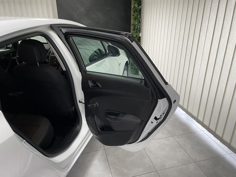 Opel Astra 1.4 i ČR 1.MAJITEL SERVISKA  - fotka 14 z 24