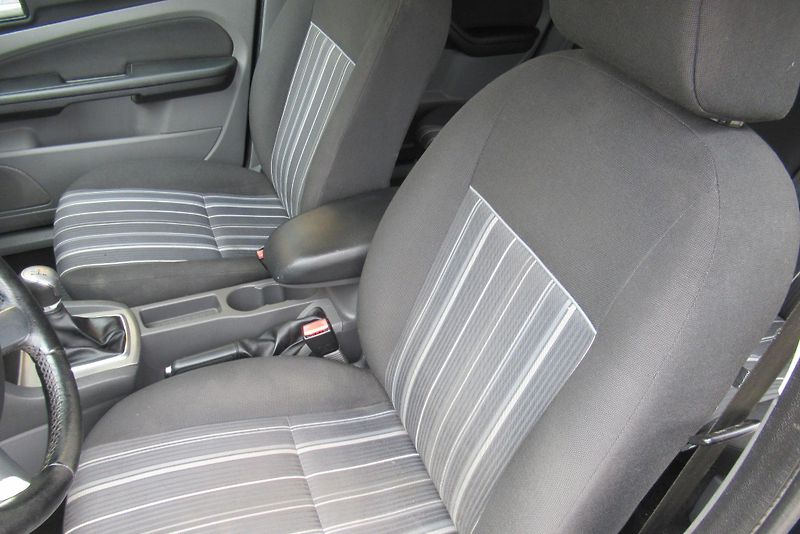 Ford Focus 1.6 TDCi KLIMA  - fotka 14 z 17