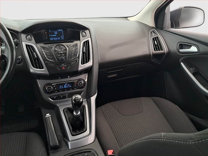 Ford Focus (2014) 1.6 TDCi, Tempomat - fotka 8 z 19