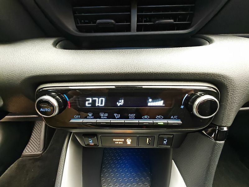 Toyota Yaris 1.5 Hybrid  Comfort Tech Style - fotka 34 z 39