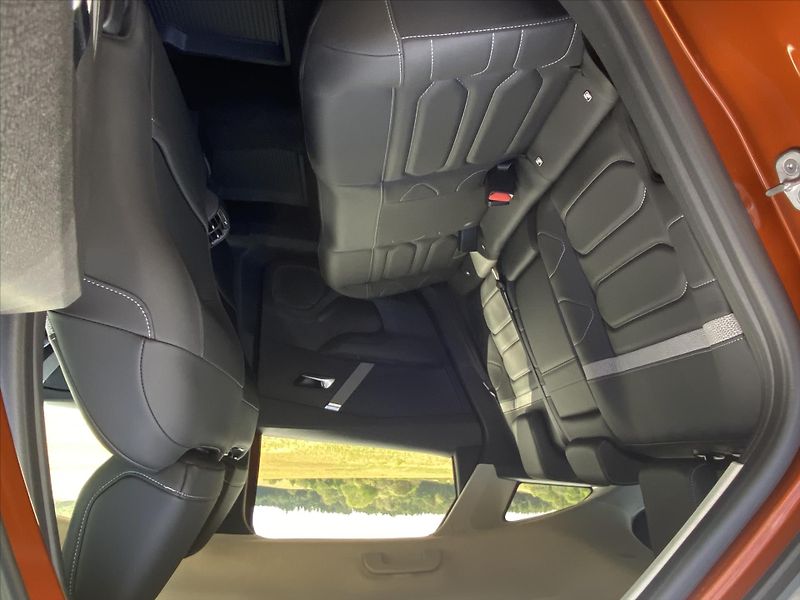 Citroën C4 1,2 PT 96kW Shine Aut Kůže HUD - fotka 13 z 34
