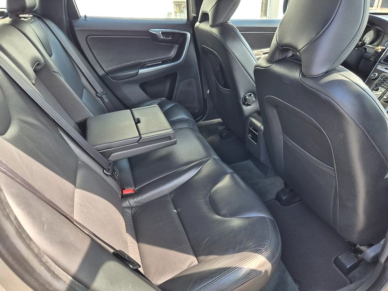 Volvo XC60 (2013) 2.0 D4 Rozvody,TOP STAV - fotka 16 z 24
