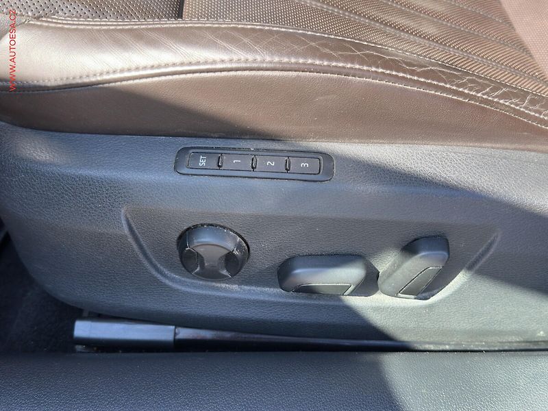 Škoda Superb (2015) 2.0 TDi 4x4, ČR, DSG, bixen - fotka 20 z 23