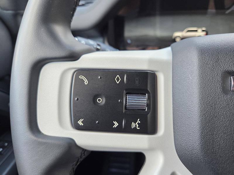 Land Rover Defender (2025) D300 X-DynSE HUD PANO TZ ACC - fotka 15 z 55