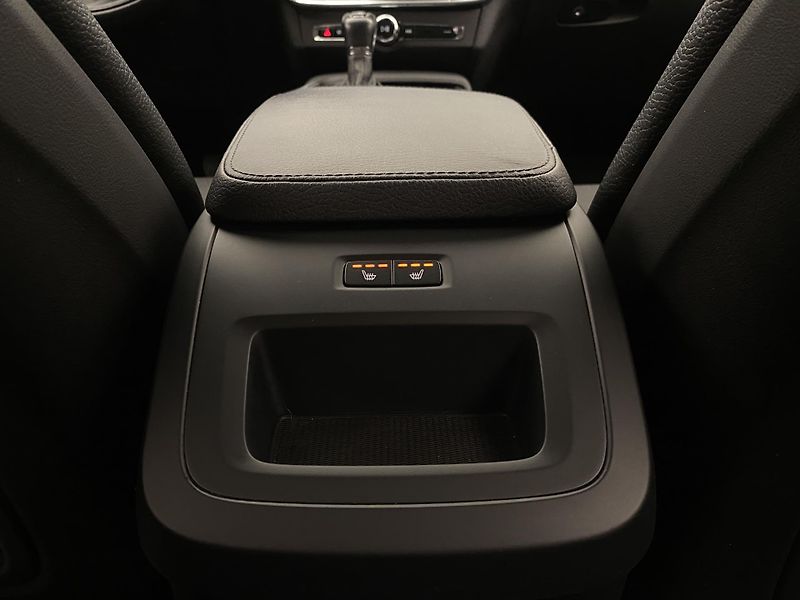 Volvo V90 T5 MOMENTUM AUT - fotka 29 z 39