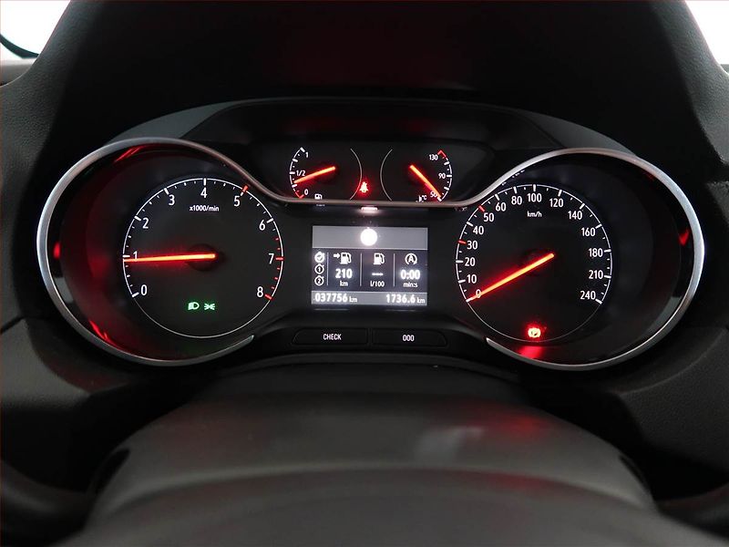 Opel Grandland X (2021) 1.2 Turbo, ČR,1.maj - fotka 11 z 14