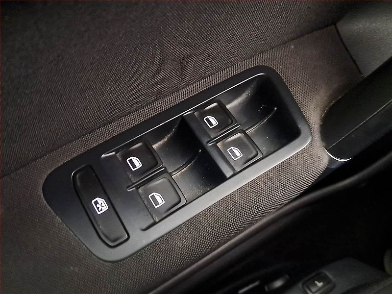 Volkswagen Golf Sportsvan (2015) 1.2 TSI, Xenony, Tempomat - fotka 16 z 18