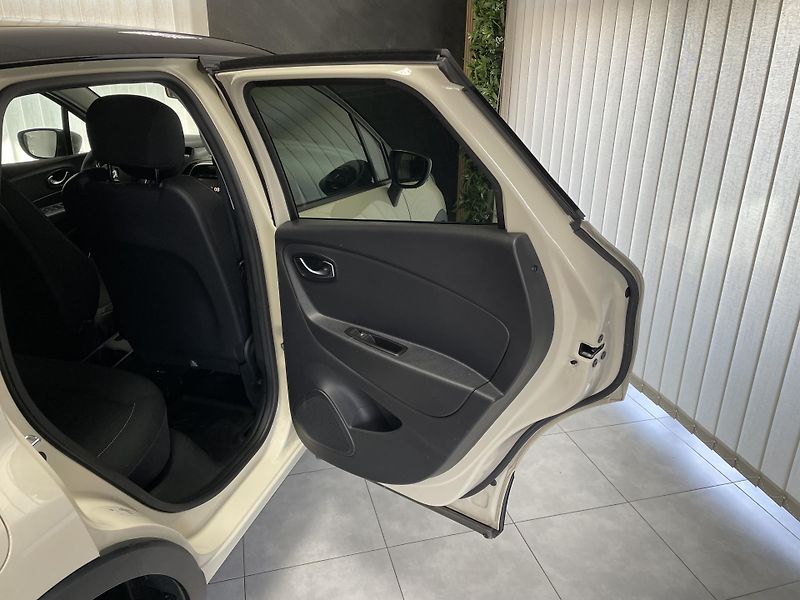 Renault Captur 0.9 TCe ČR 1.MAJ  REZERVACE  - fotka 15 z 30