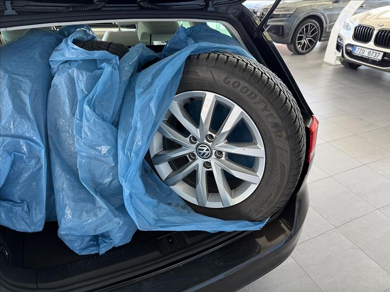 Volkswagen Passat 2,0   TDI 110kW,SERVISNÍ KNÍŽK - fotka 28 z 30