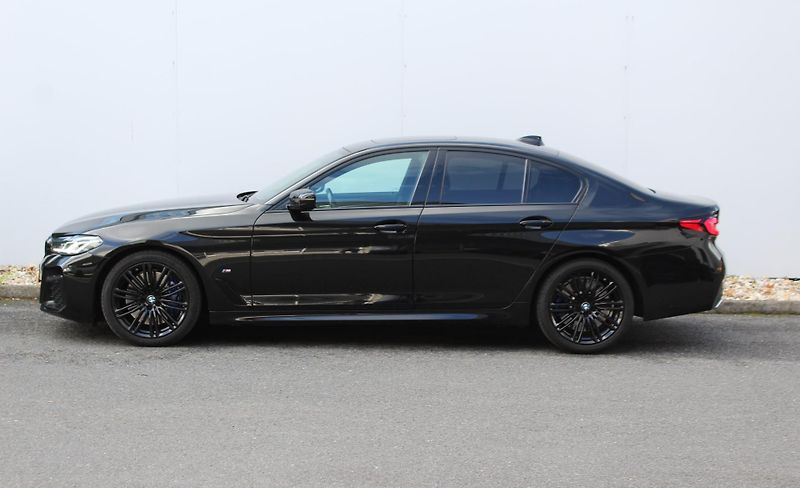BMW Řada 5 540i xDrive - fotka 9 z 28