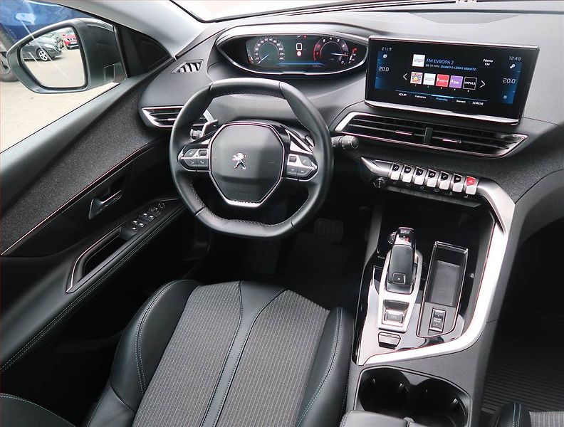 Peugeot 3008 (2022) 1.2 PureTech - fotka 7 z 17