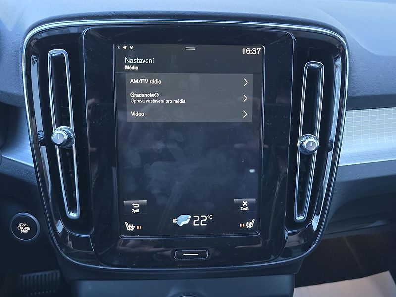 Volvo XC40 - fotka 32 z 39