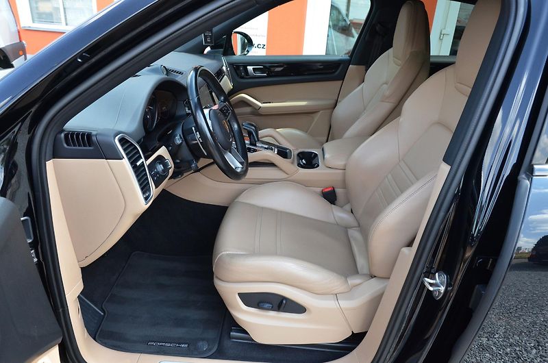 Porsche Cayenne (2022) // REZERVOVÁNO // - fotka 17 z 45