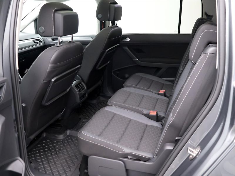 Volkswagen Touran 2,0 TDI 110kW Highline DSG - fotka 13 z 39