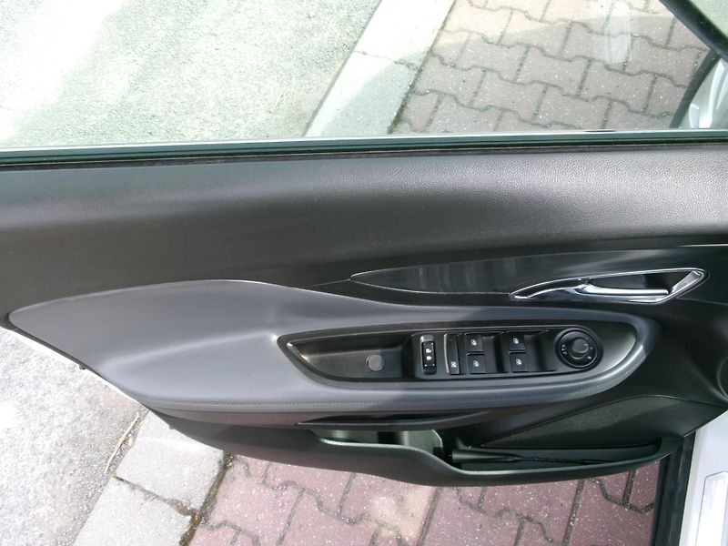 Opel Mokka (2015) 1,6CDTi NAVI 4x4 TEMP BT - fotka 21 z 28