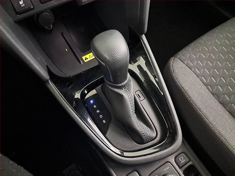 Toyota Yaris Cross (2024) 1.5 VVT-iE E-Four - fotka 13 z 17