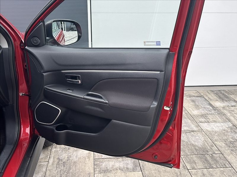 Mitsubishi ASX 1,8 DI-D 150PS  Intense 4x4 - fotka 18 z 48