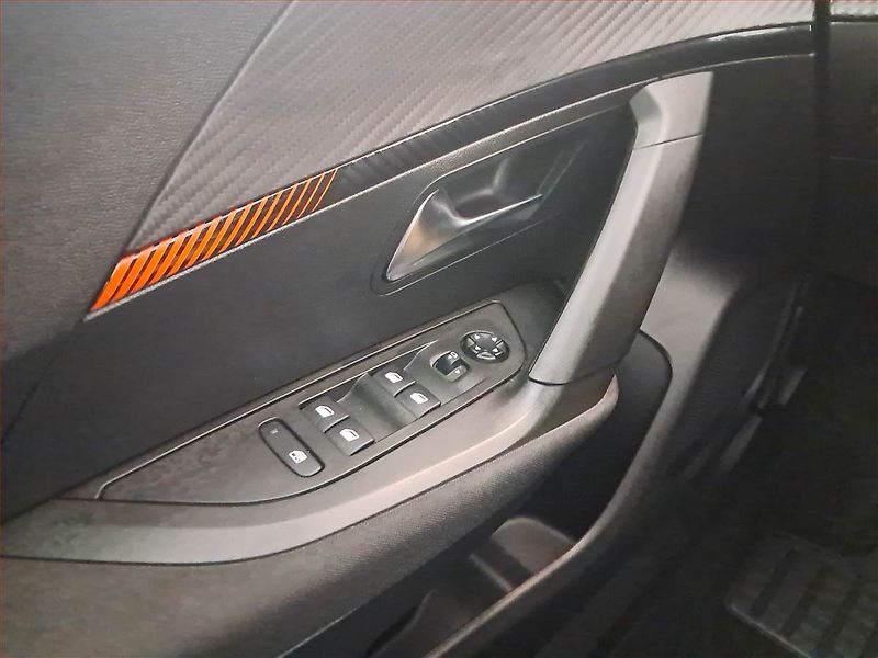 Peugeot 2008 (2021) 1.2 PureTech, Serv.kniha - fotka 21 z 23