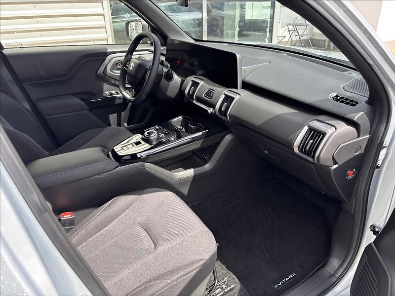 Suzuki e VITARA (2026) Premium ALLGRIP-e 61kW 4x4 - fotka 11 z 19