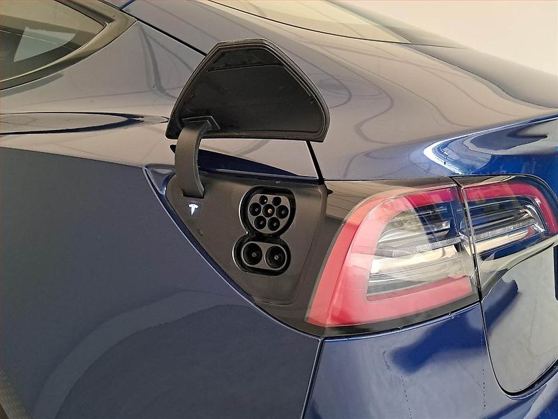 Tesla Model 3 (2019) Long Range 4WD 78kWh, SoH 81% - fotka 20 z 21