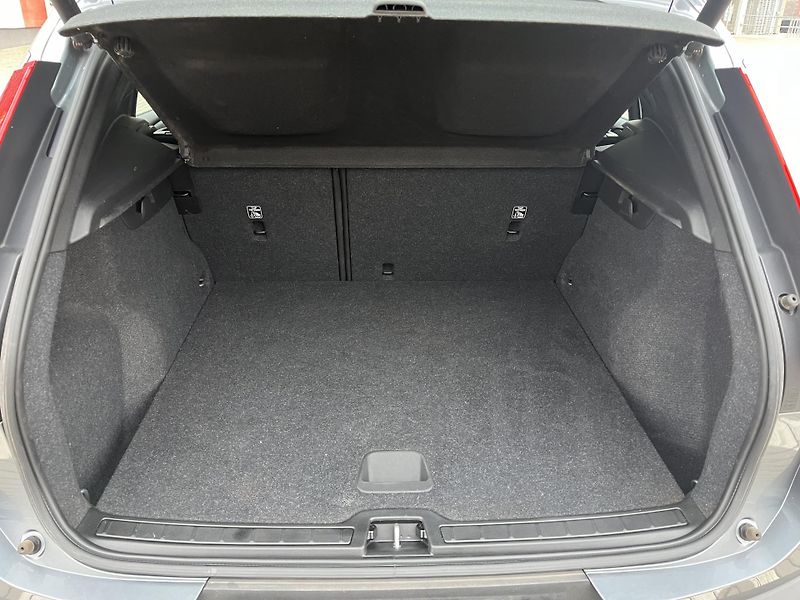 Volvo XC40 D3 Automat ČR 1.majitel - fotka 36 z 45