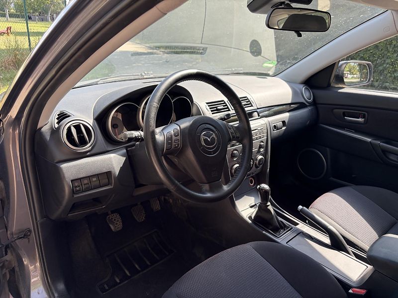 Mazda 3 2.0 Sport Active - fotka 26 z 31