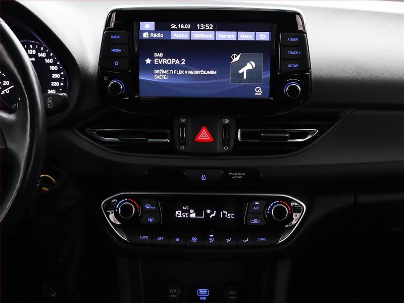 Hyundai i30 (2022) 1.6 CRDi, Serv.kniha, Tempomat - fotka 10 z 17
