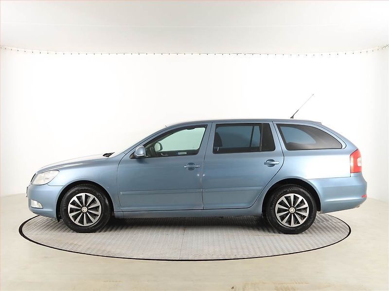 Škoda Octavia (2011) Ambiente 1.6 TDI, Tempomat - fotka 3 z 15
