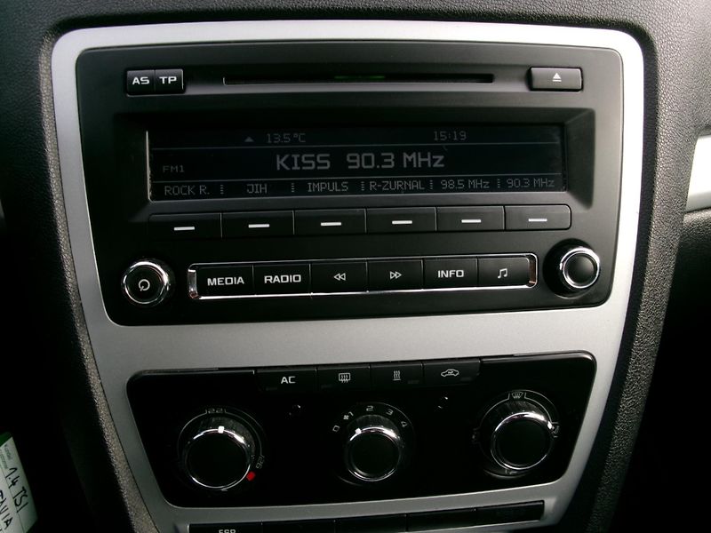 Škoda Octavia (2009) 1,4TSI KLIMA TEMP rozvody - fotka 25 z 32