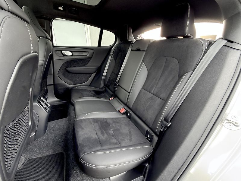 Volvo C40 P8 RECH. ULTIMATE // 4x4 +kola - fotka 16 z 49