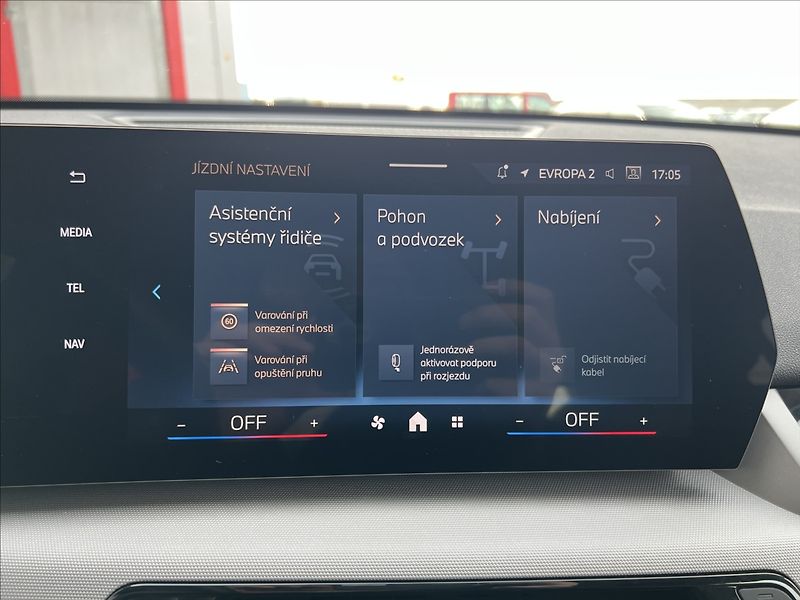 BMW iX2 0,0 eDrive20  Záruka 150kW - fotka 28 z 39