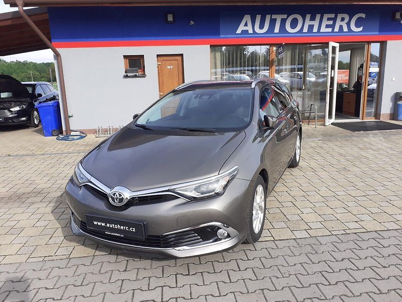 Toyota Auris (2018) 1.6 i Valvematic  AUTOMAT - fotka 1 z 42